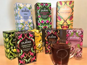 Pukka theepakket, bij 4 pakjes assorti 1 theeglas met EetLijn Logo GRATIS